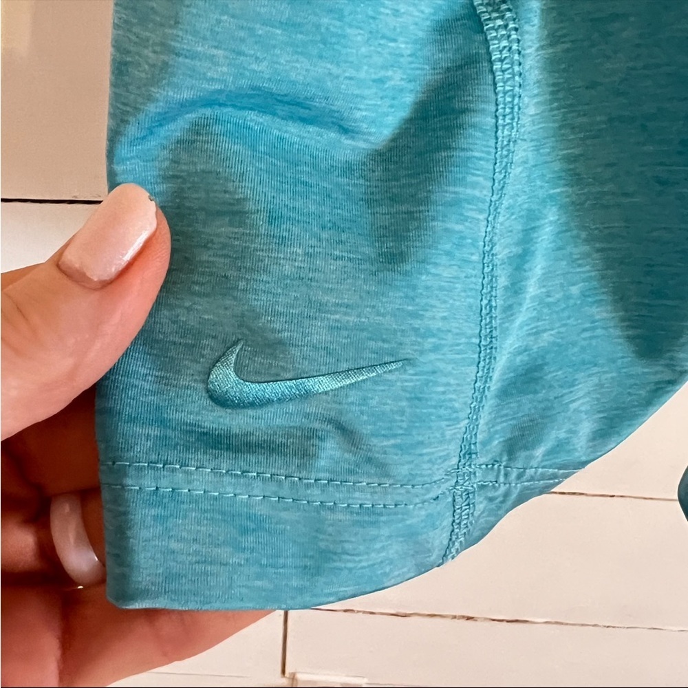 Nike 2 in 1 Tank Top with Sports Bra. Size Medium. EUC - Picture 4 of 9
